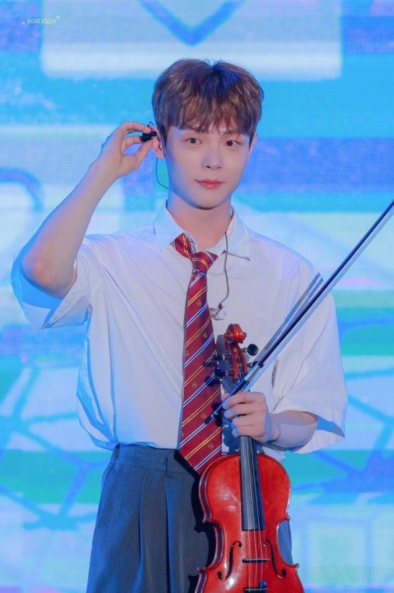 초록색 파란색 둘 다 가지고 있는 바이올리니스트가 좋타