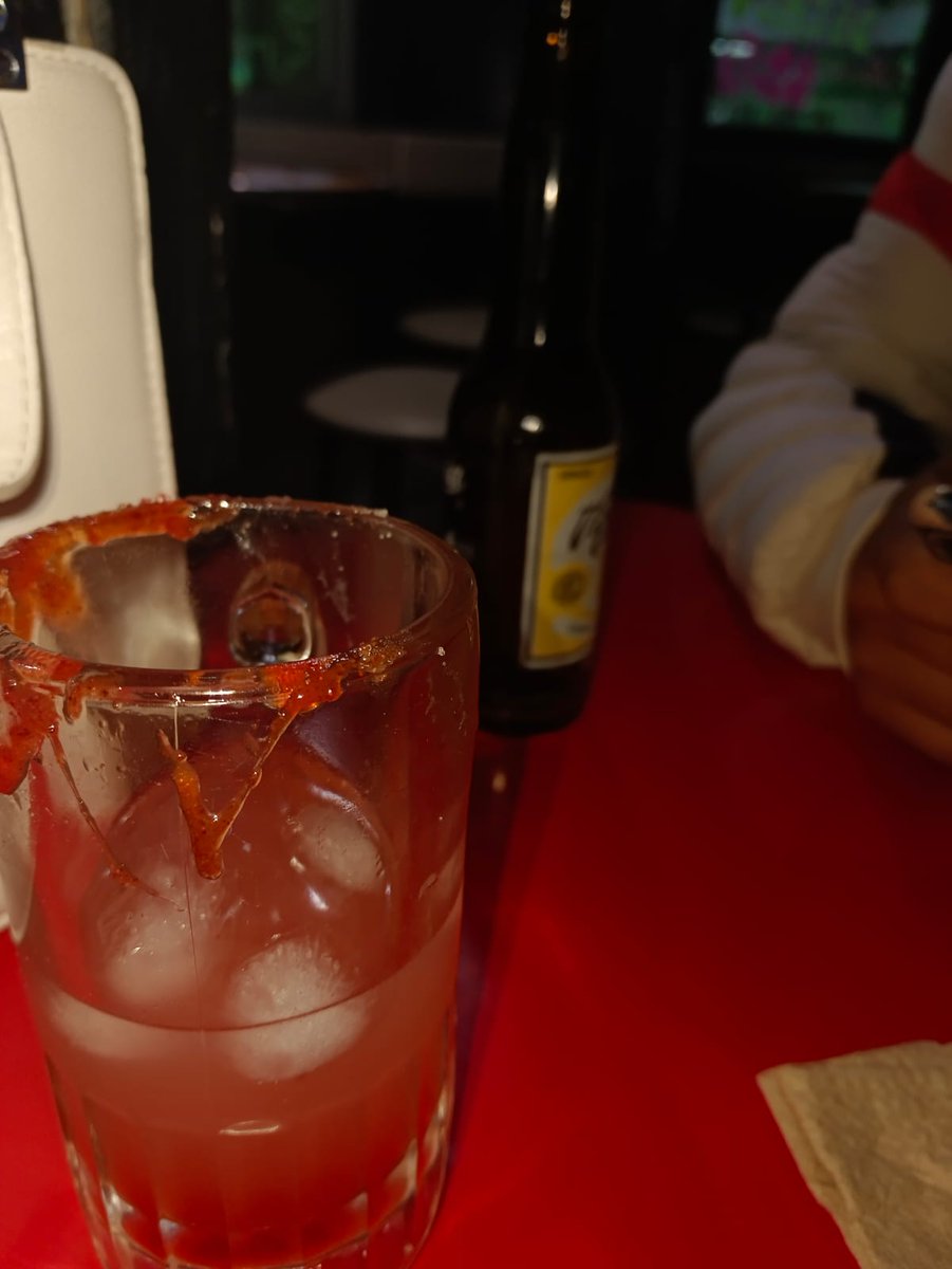 AniRoger's tweet image. En vista del éxito no obtenido estamos en center plaza! Algún single solvente por aquí????