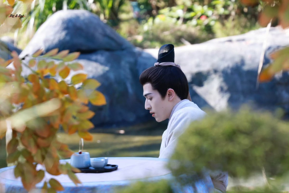 Paipaiztar's tweet image. ความคิดเห็นชาวเน็ต ขาจรแท้ๆ กับรูปลักษณ์ติงอูของแพทวันนี้ #แพทริค #AMingDynastyAdventure #明月录 #ติงอู #丁巫

– ดูดีมากเลยนะ ไม่มีความไม่เข้ากันเลย
– หล่อใช้ได้เลย
– เล่นเป็นตัวละครไหนเหรอ? ผู้ชายสุภาพอ่อนโยนใช่ไหม? รู้สึกว่าใส่ชุดโบราณแล้วไม่ได้ขัดตาอย่างที่คิด ถือว่าโอเคเลย
–…