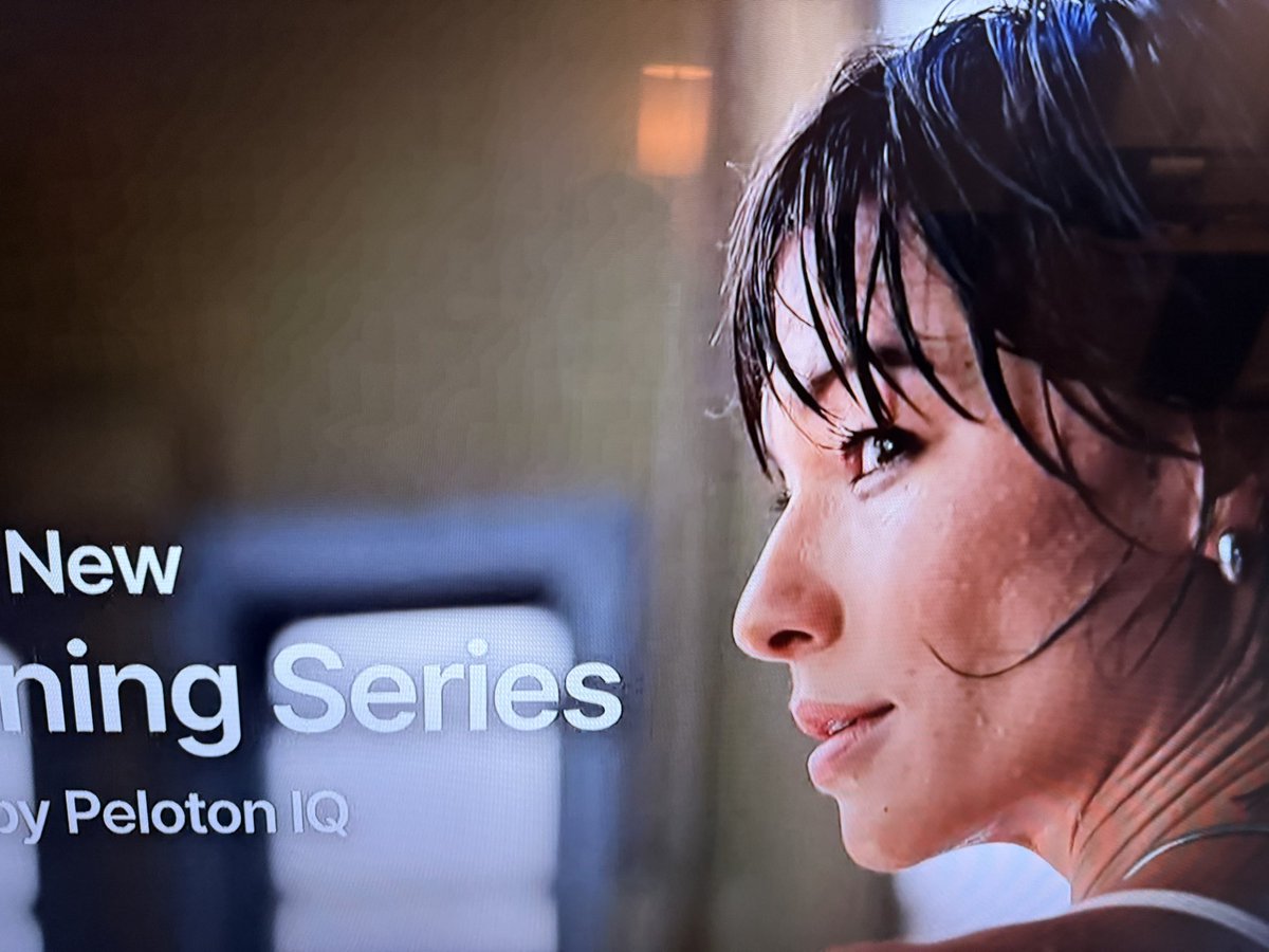 FreeSOCAL's tweet image. Everyone needs someone to love them like the @onepeloton lady loves herself.