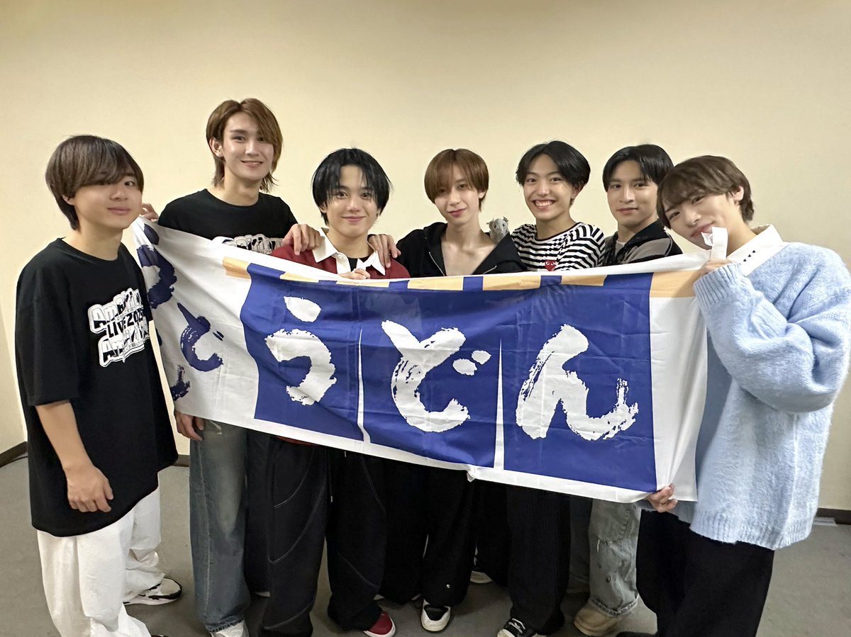 【 💫Concert 】

『        #AmBitious LIVE 2025 
　　　初めまして全国ツアー 
AmBitiousをよろしくお願いシャス。　』

香川公演ありがとうございました🥢🌤️🚢
次の福岡公演も盛り上がっていきましょう🌟
よろしくお願いシャス🫳🏻❣️

#真弓孟之 #永岡蓮王 #岡佑吏 #山中一輝 #井上一太 #浦陸斗