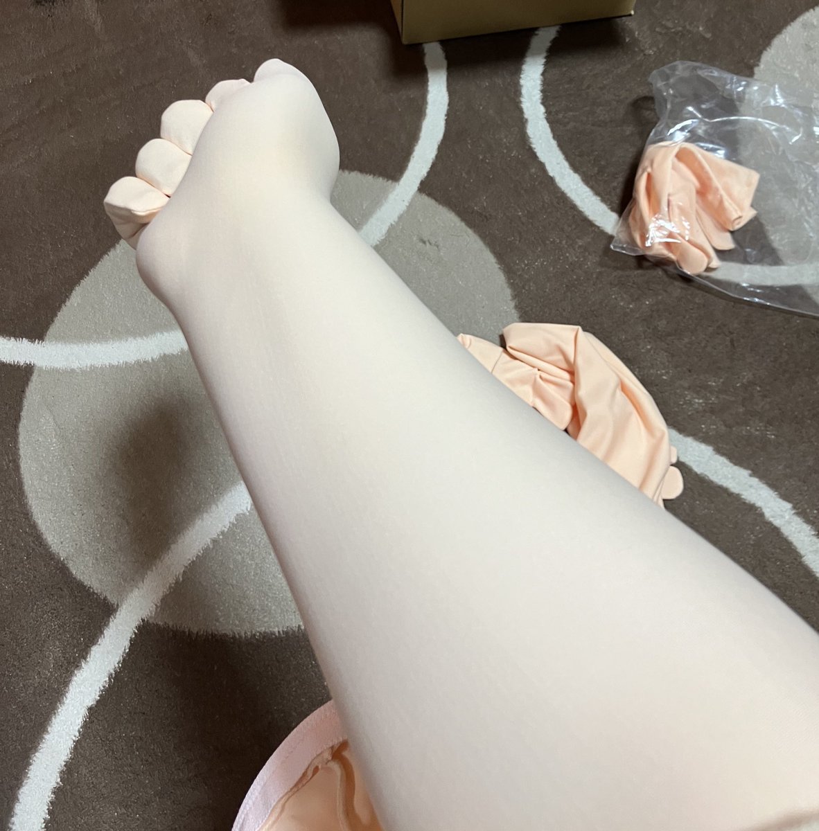 腕だけ通して見たけどやば...
うらら生地のしっとり感と吸い付いてくる感じが気持ち良すぎる
本当に第二の皮膚って感じ