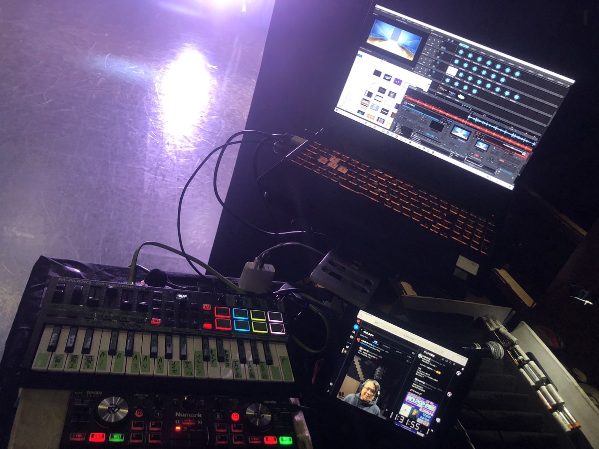 #ぷれステP リハしてます。
 #本日のVJブース