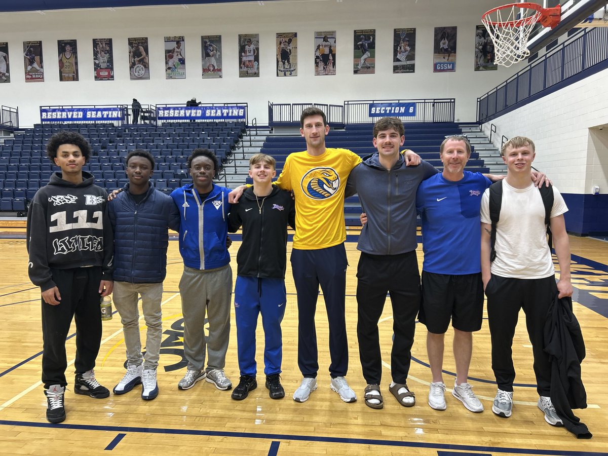 bhsrunninrebels's tweet image. What an incredible weekend and I’m feeling blessed beyond belief seeing ⁦@10WillFowler⁩ ⁦@BigEvEnos⁩ and ⁦@KayzzinMcdowell⁩ live out their dreams of playing College 🏀!! I can’t wait to see their journeys unfold!! Keep pushing men and love it all!!