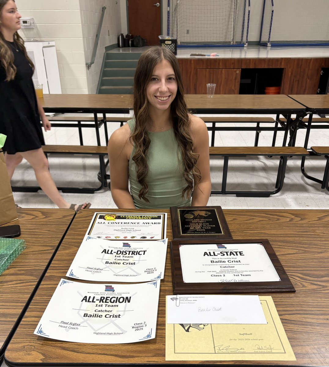 Bailie_Crist7's tweet image. Tonight I had my last HS softball banquet. So grateful to be selected for the following:
1st Team
-Unanimous All-Conference 
-All-District
-All-Region
-All-State
-Defensive Player of the Year
Thank you HHS softball for everything!
@Jeffco_softball @ChrisDuerr @ClarenceCanno13