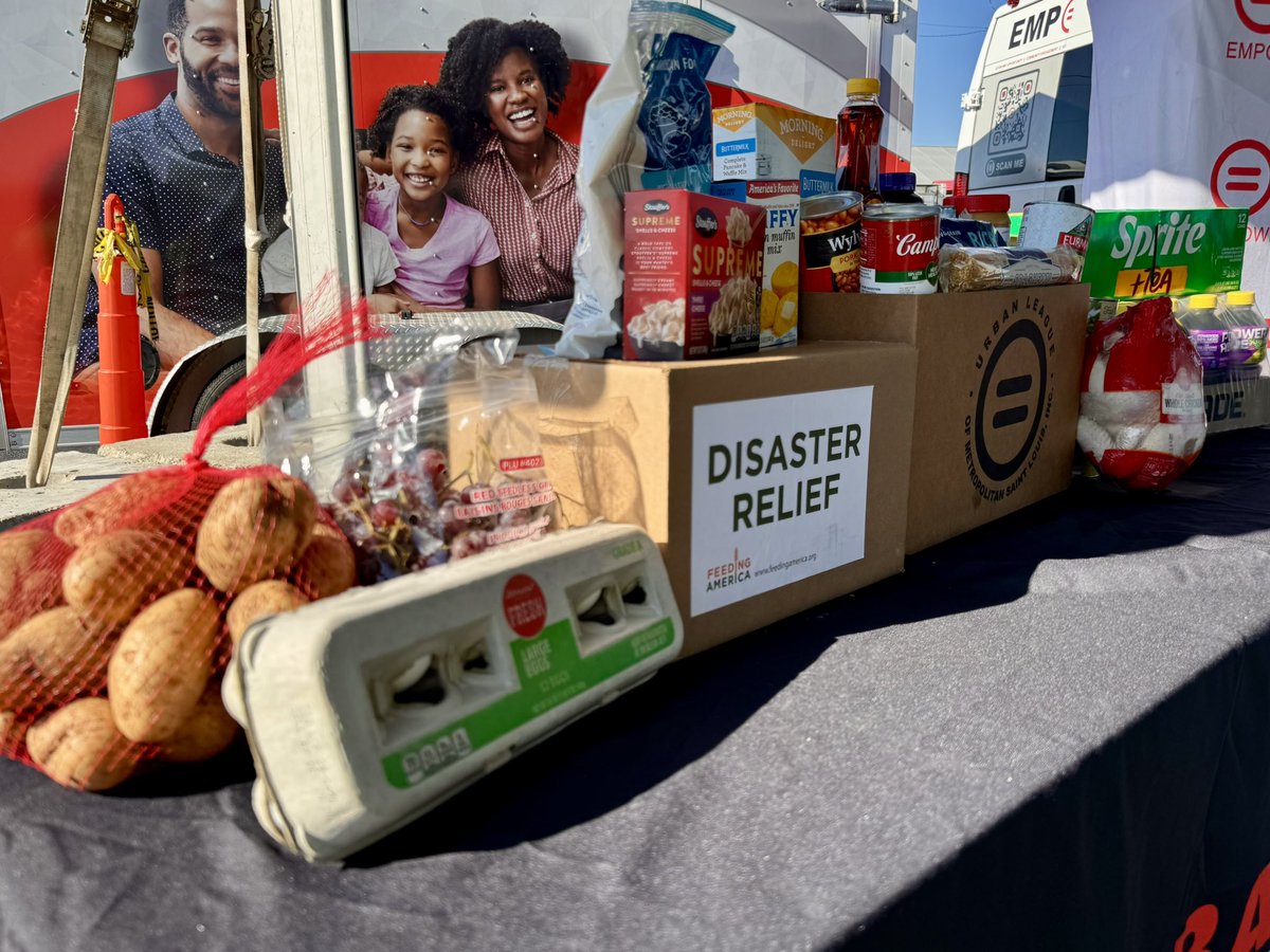 22ndCircuitSTL's tweet image. GIVING BACK: St. Louis judges and commissioners gladly volunteered their time on a sunny Saturday to join dozens of other helpers to distribute thousands of boxes of food at the Urban League of Metropolitan St. Louis’ mass food giveaway in north St. Louis. What a great day!