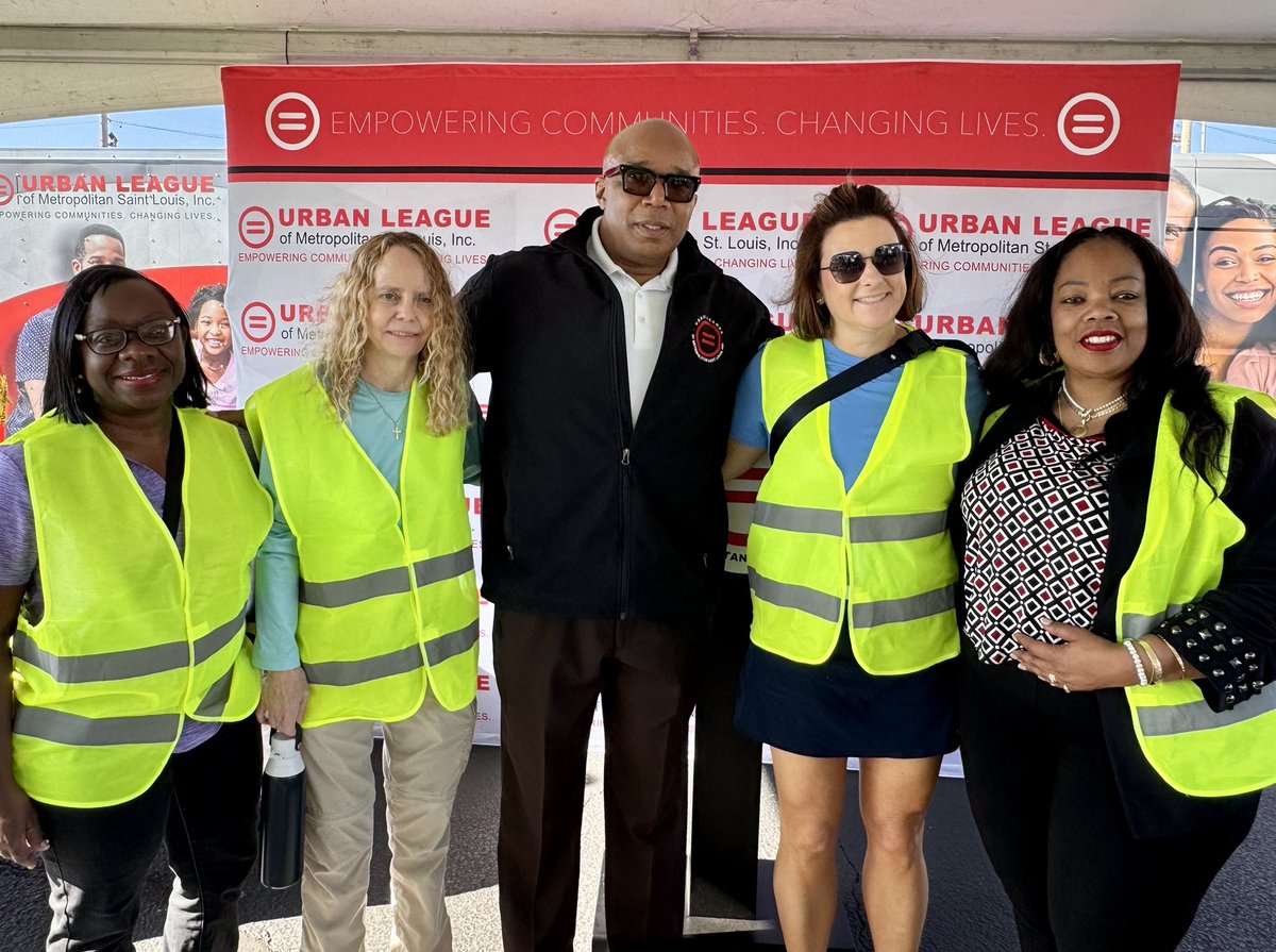 22ndCircuitSTL's tweet image. GIVING BACK: St. Louis judges and commissioners gladly volunteered their time on a sunny Saturday to join dozens of other helpers to distribute thousands of boxes of food at the Urban League of Metropolitan St. Louis’ mass food giveaway in north St. Louis. What a great day!