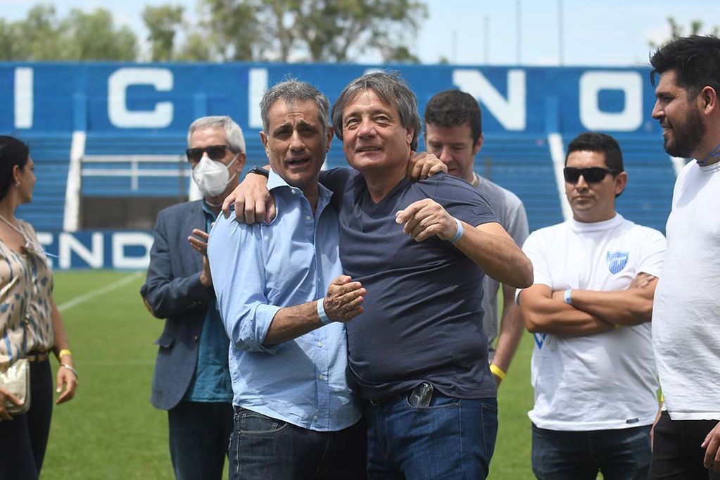 Los responsables. Todo empezó ese dia con la impresentable votación a mano alzada. 2 + 2 = 4