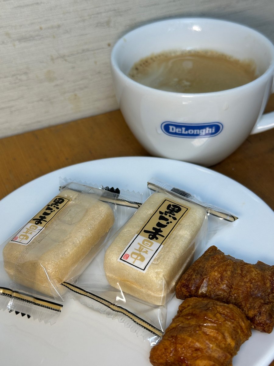 mactechlab's tweet image. エスプレッソで今日も始動❗️一緒に黒ごま最中と濡れ煎を少し…😘
#mactechlab