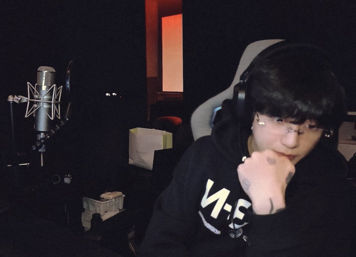 Purplewithtae_'s tweet image. 