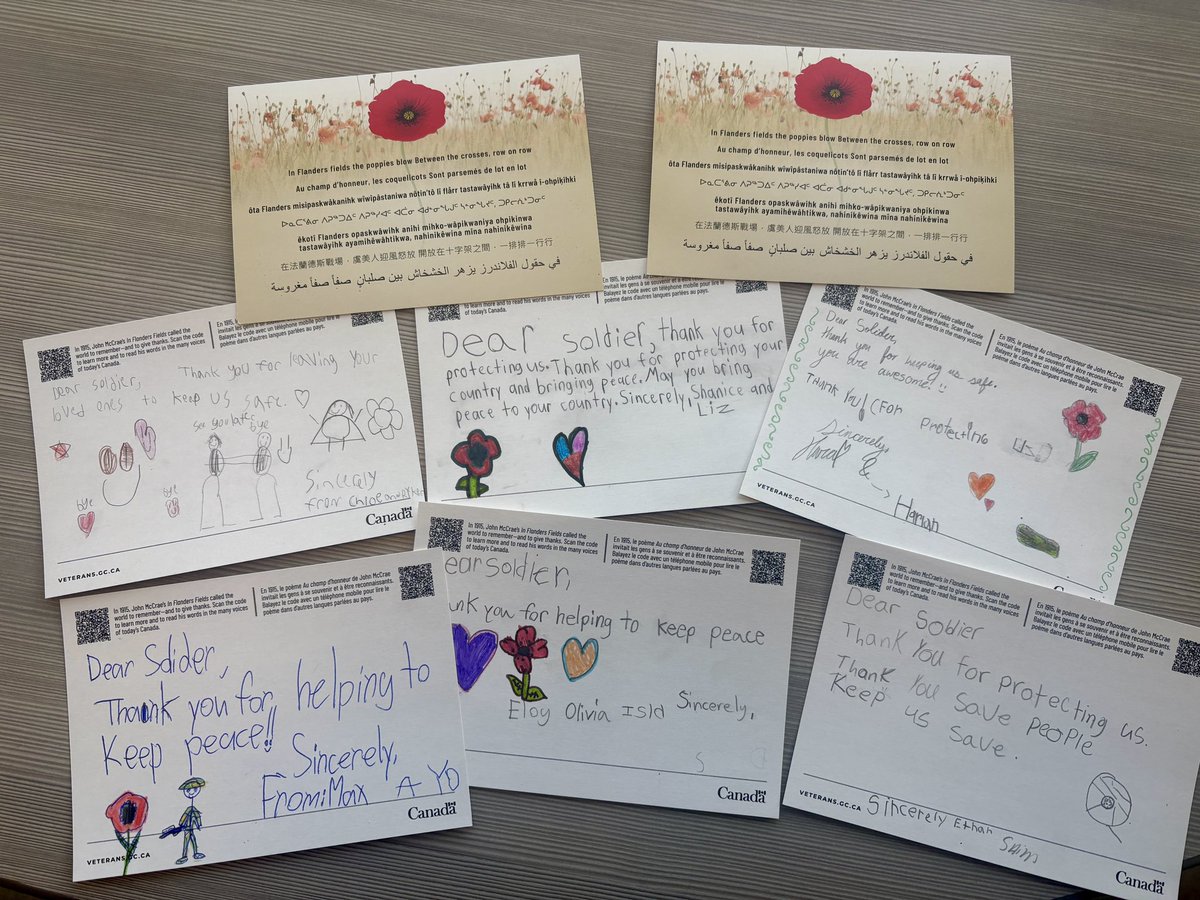 MrRussClass's tweet image. Working with our grade one buddies to write @VeteransENG_CA #PostcardsForPeace to our 🇨🇦 veterans. 

#RemembranceDay