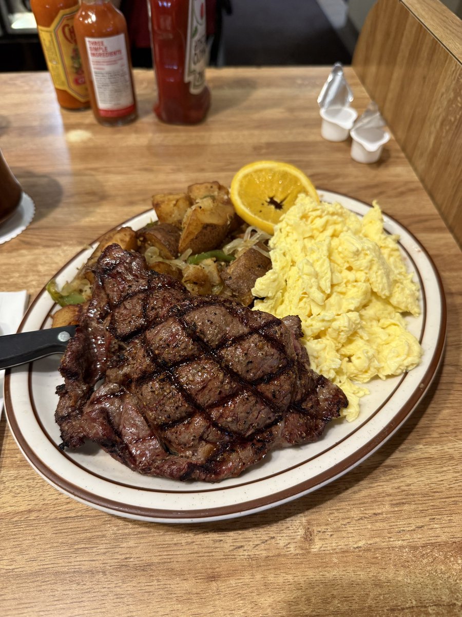 stevenbradleypw's tweet image. Breakfast today in Everett. 

Might kick someone’s ass at @PeakSportsPNW later on.