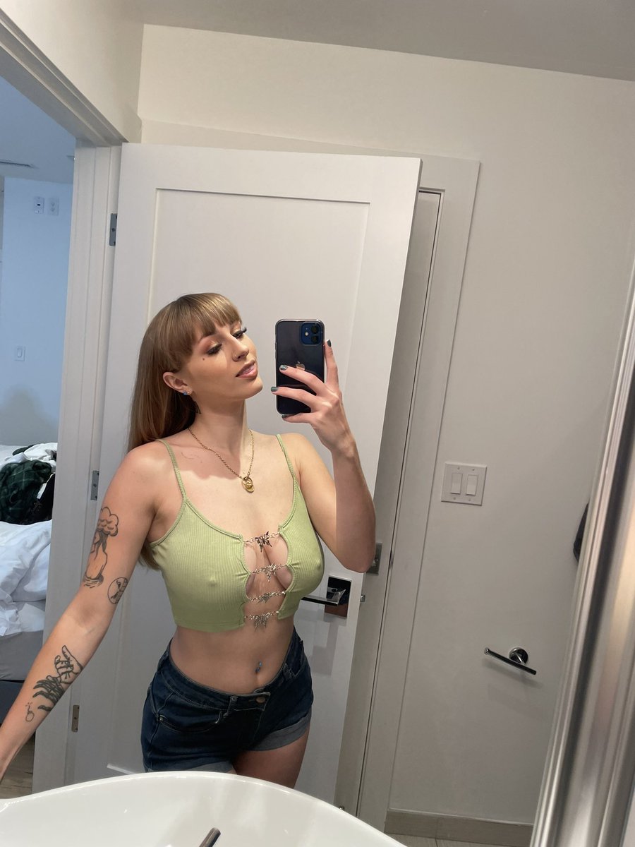 EHelper32599's tweet image. I’m I not beautiful enough 😩🥰