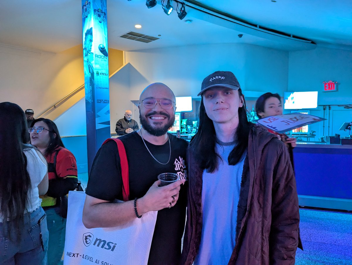 Met <a href="/GoldenboyFTW/">Goldenboy 🇵🇷</a>