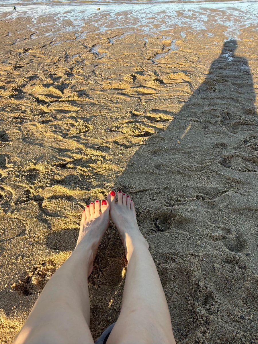 Daisybloom2550's tweet photo. Today’s mood warm sand &amp; cute little doodles.”
#SaturdayMood #BeachDoodles #GoodVibesOnly https://t.co/dEX74mVD9P