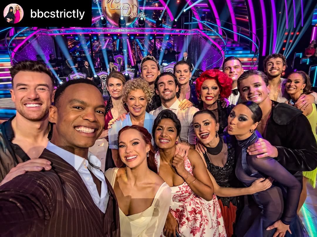 StrictlySparks's tweet image. Live Show Week 8 Completed ✔️ 

📸bbcstrictly 
They ate Week Eight and left no crumbs 💅 #Strictly