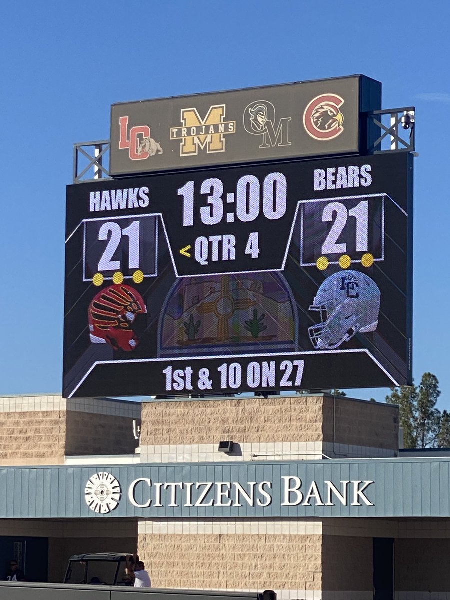 LCHS_MTapia's tweet image. That’s the end of the 3rd quarter. Bears and Hawks are tied at 21. Let’s go Bears!!
#WALC