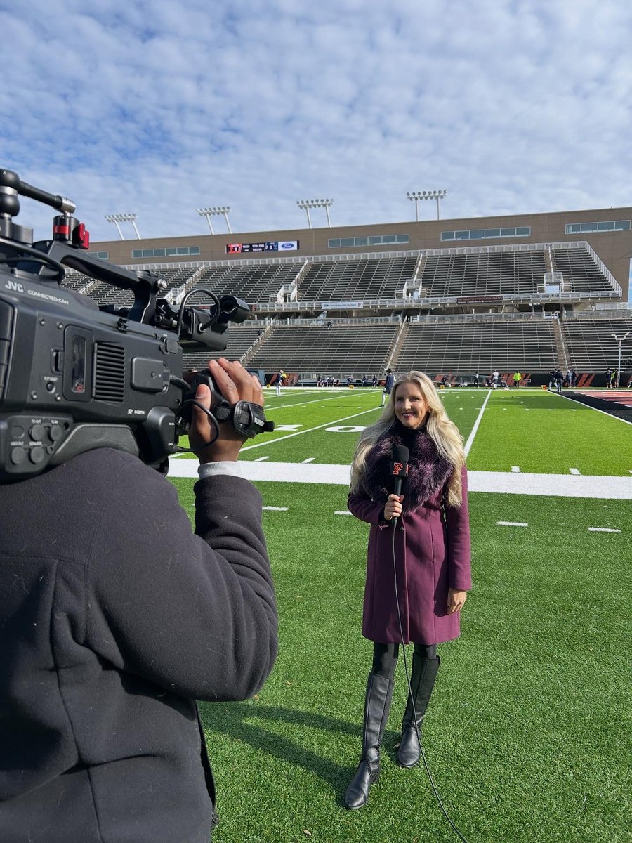 NatalieKWitten's tweet image. Honored to be a part of the broadcast for one of college football’s oldest and most storied rivalries alongside @CodyChrusciel and @DaveGiancola! So fun talking with @jalentravis, @RossTuckerNFL and @KyleBrandt! It was a pleasure to meet and interview them! #Princeton #Yale