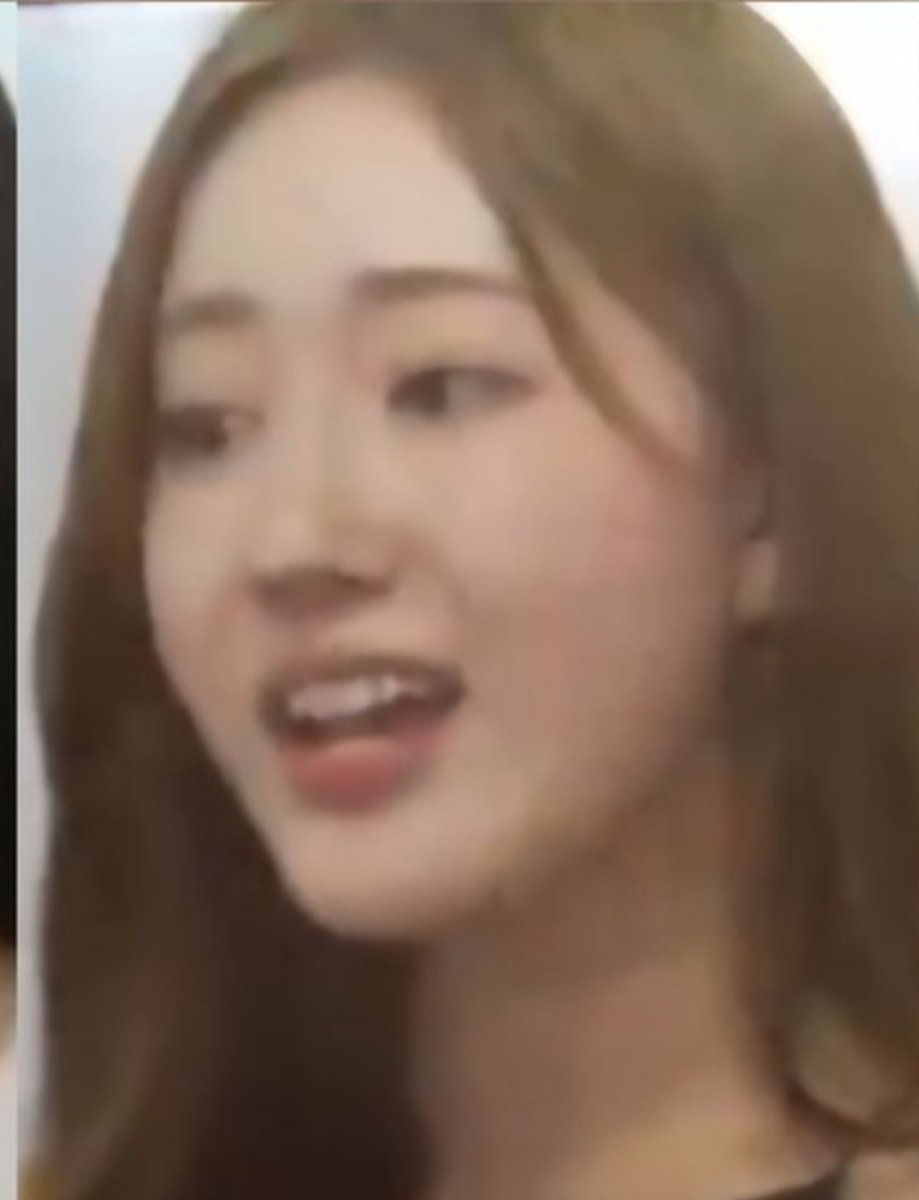 00lik00's tweet image. Essa daqui parece a Ena né? Ela só pintou o cabelo e fez umas harmonizações no rosto 🤔

#prelude_thefinalpiece