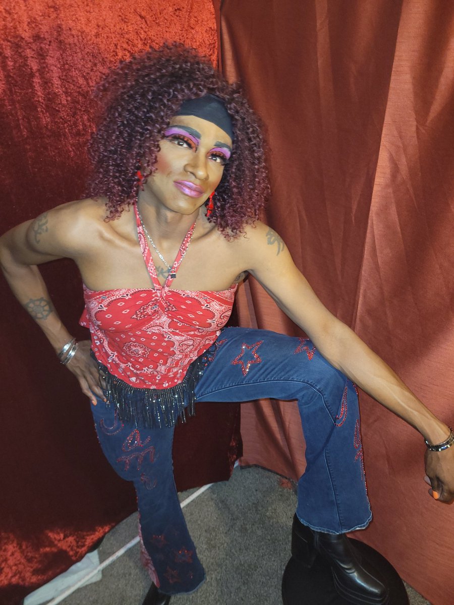 _Nami__Nami__'s tweet photo. This was the first #drag outfit I made and did my first performance in 🥰
#dragqueens #dragqueen #dragphotoshoot https://t.co/vK9MPA8MLx