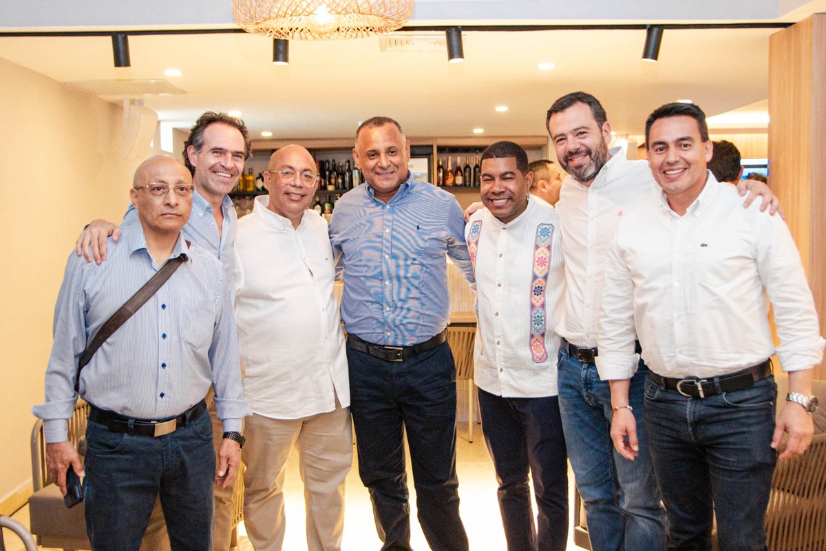 Con mis colegas <a href="/FicoGutierrez/">Fico Gutiérrez</a> <a href="/CarlosFGalan/">Carlos F. Galán</a> <a href="/GenaroRedondoC/">Genaro Redondo</a> continuamos el diálogo sobre seguridad en nuestras ciudades, solicitando a las autoridades nacionales nos apoyen y nos den garantías para atender las necesidades en nuestro territorio. 
#EncuentroNacionalDeSeguridad