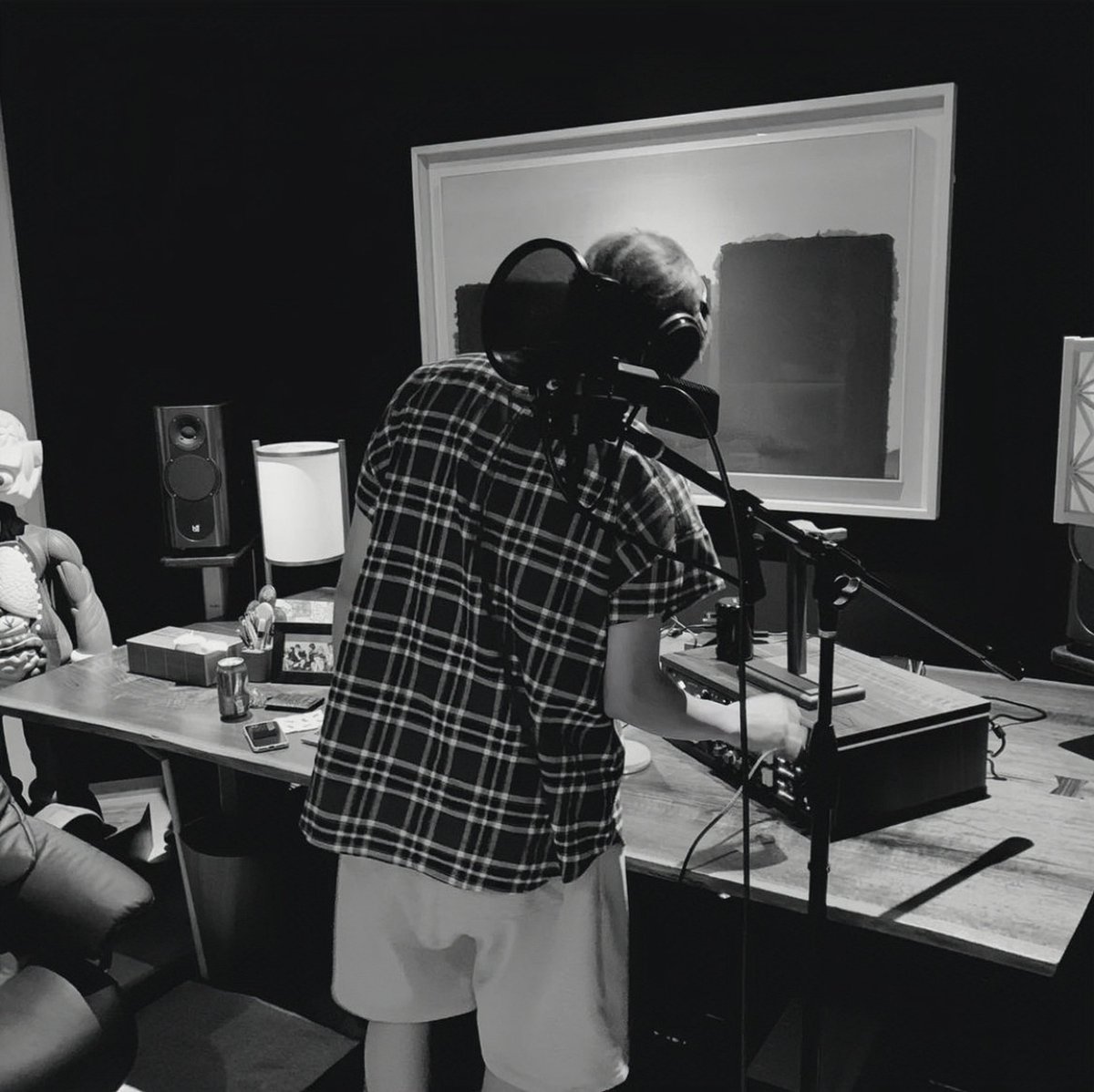 sexybrainyjoon's tweet image. Reflecting on this, I realize he is truly a &quot;MAJESTIC TREE.&quot; That unshakable core and rare stability comes directly from his calm, harmonious upbringing.
It&apos;s the quiet power of &quot;가화만사성 （Gahwamansaseong）&quot; making him the world-class leader. Amazing.