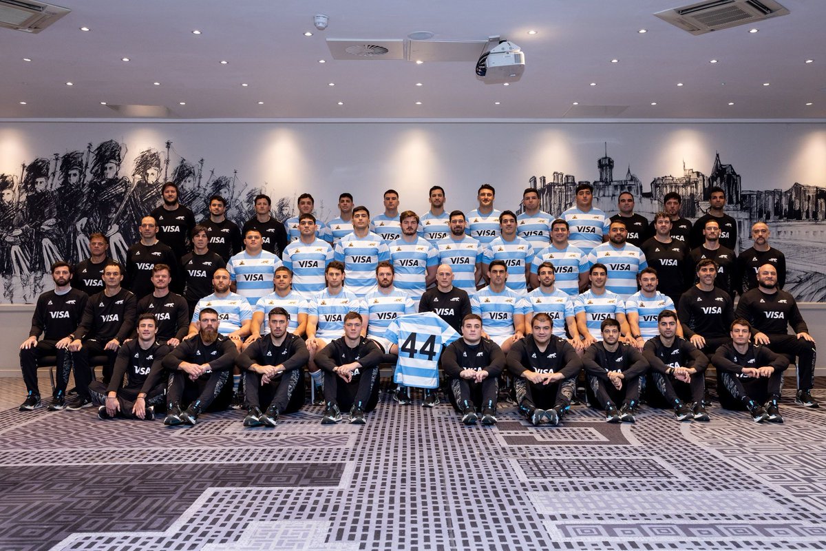 Mañana Los Pumas salen a la cancha a representar nuestra bandera, esa que tan bien representaron los 44 tripulantes del ARA San Juan. 

A 8 años del hundimiento, los tenemos más presente que nunca. 

Siempre en nuestra memoria. 🇦🇷
