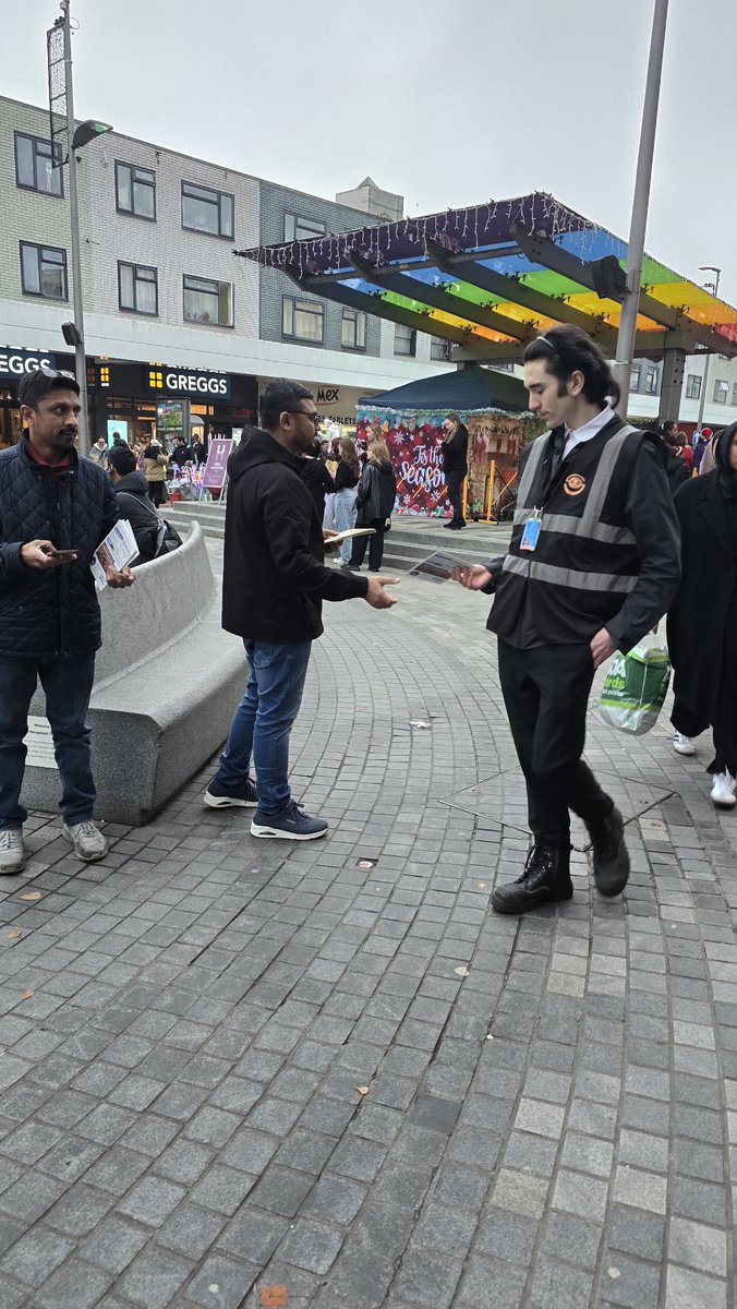 Our members were out today in Hemel Hempstead Town Centre sharing the peaceful message of True Islam #Ahmadiyyat, Promoting Peace, Harmony, and Unity 

#LoveForAllHatredForNone #TrueIslam
