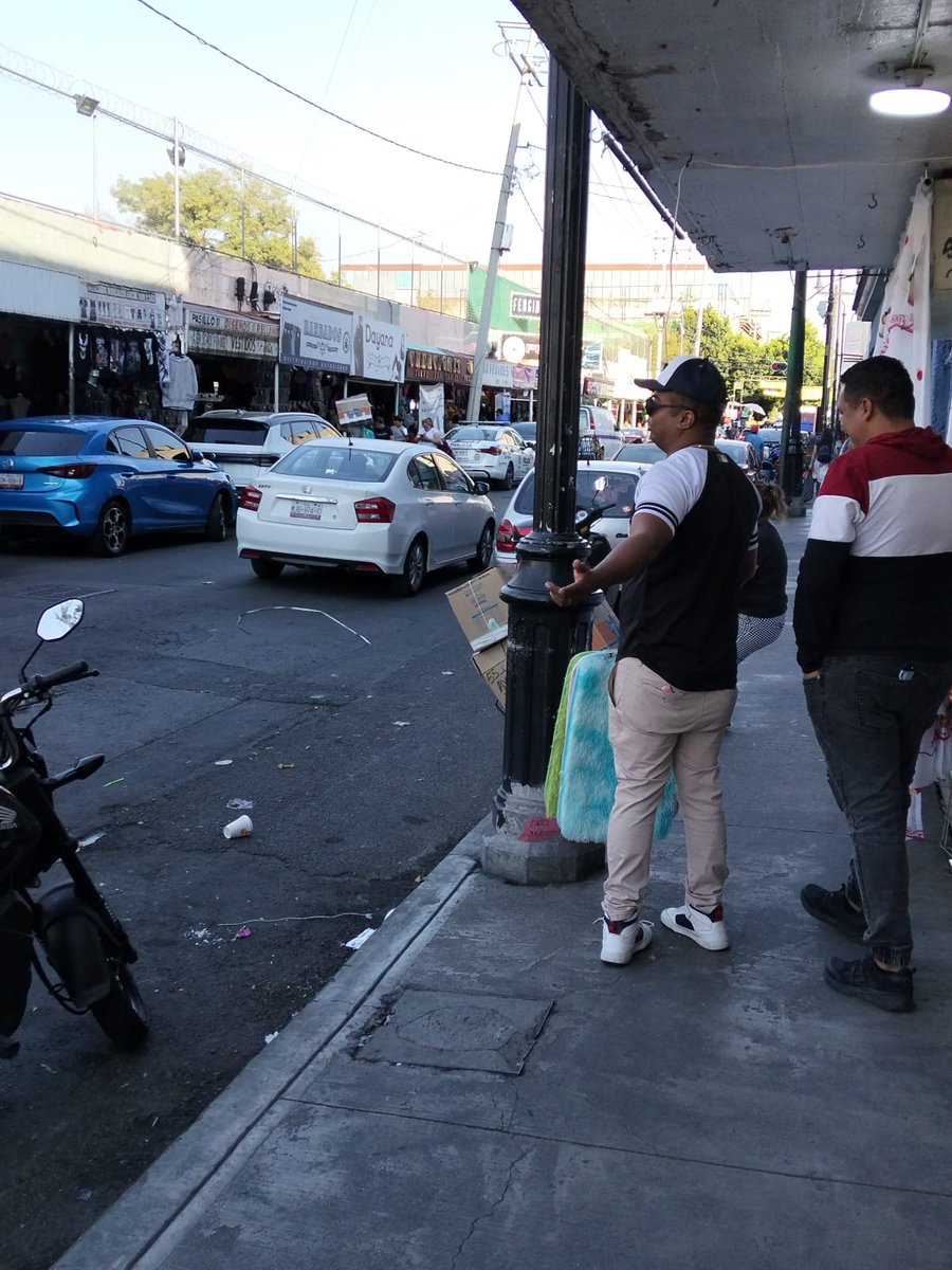 CynanPao's tweet photo. Y sigues @inveacdmx @GobCDMX  nosotros solo estamos trabajando y no haces quitar toda nuestra mercancía y tu gente déspota y prepotente https://t.co/pcQoxNQrCB