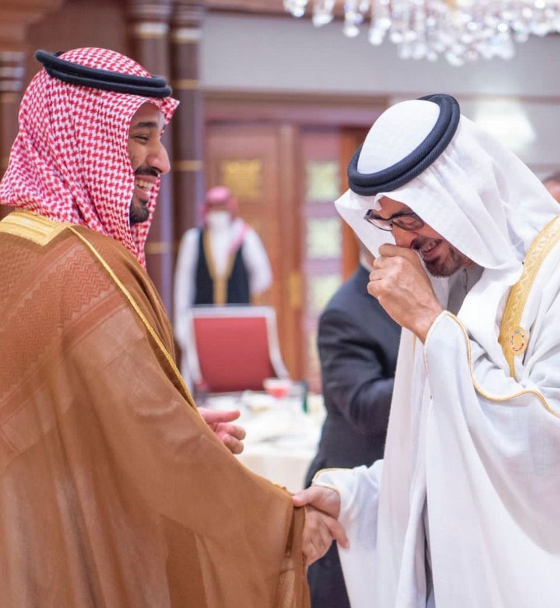 حفظ الله المحمدين 
محمد بن زايد ومحمد بن سلمان 
قادتين جمع بين الحكمة والرؤية 
والعزم والنهضة 🇸🇦🇦🇪
#عز_ومعزة 
#الامارات #السعودية 
#عينين_في_راس
