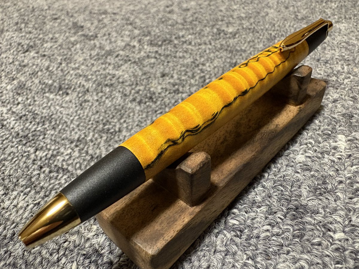 ボナンペン( @bonaanpen )さんの 現品販売で購入できたスタビが 異彩を