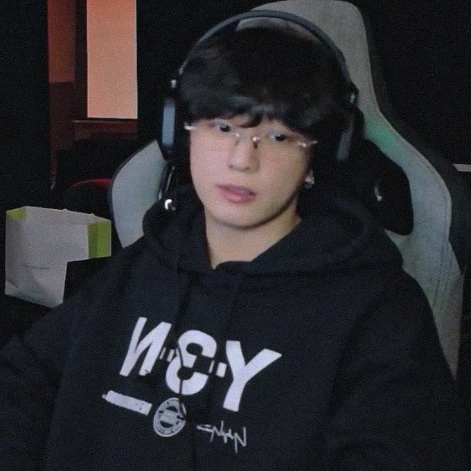 Jungkook looks effortlessly cute in his glasses, turning the live into something beautifully unreal.