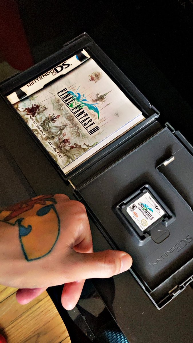 BadExampleZae's tweet image. This pick-up means a lot to me, #FINALFANTASY 3 on the #Nintendo DS. although THIS is my OG gamecase and manuals! This one was stolen from me as a kid along with my childhood DS. Might be overlooked but it shaped my love for #JRPG ‘s 4 life!! 🙌🏽 #squareenix