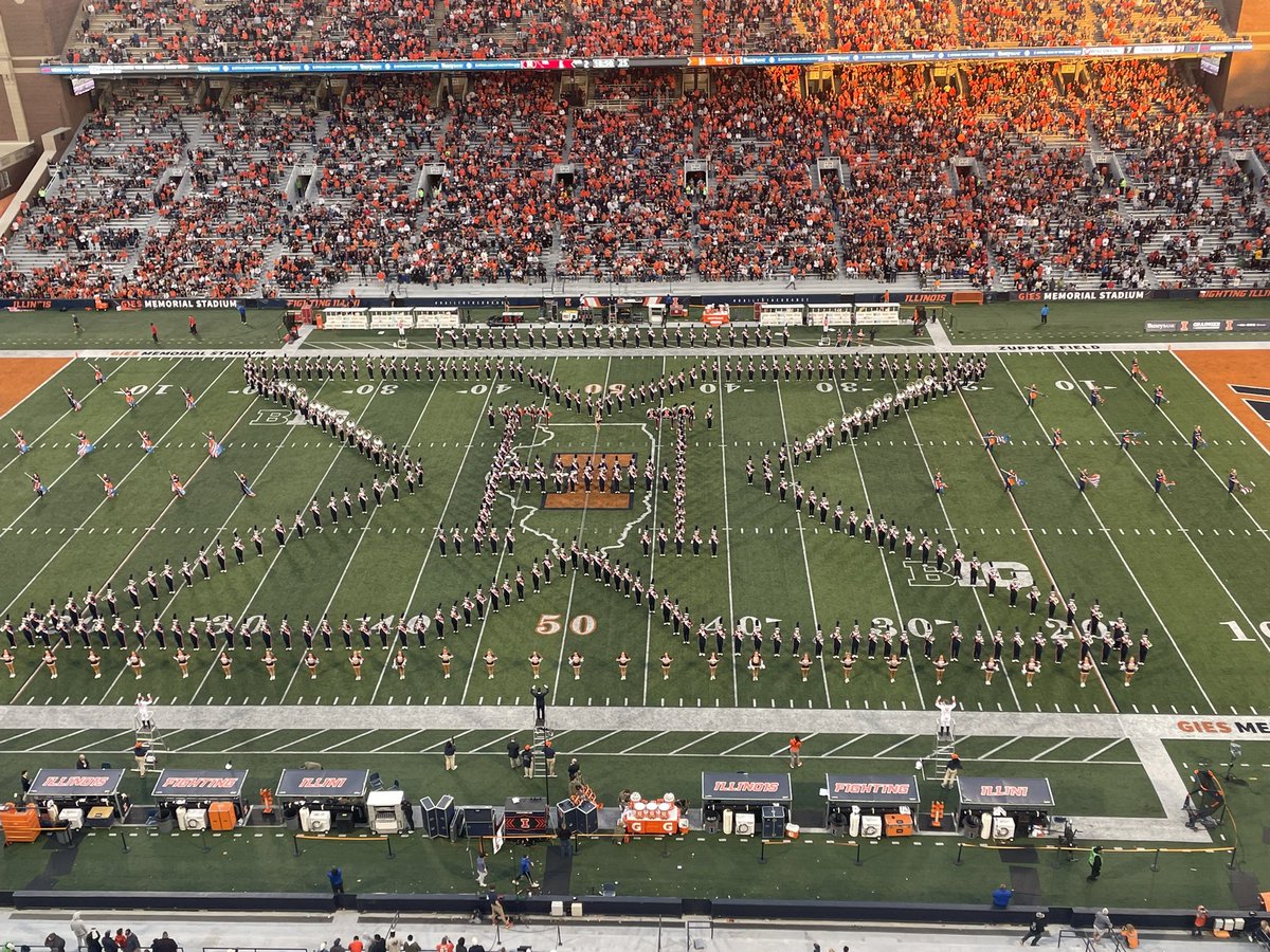 The <a href="/MarchingIllini/">Marching Illini</a> is honoring the 10th anniversary of Hamilton and received a video introduction on the scoreboard from Lin-Manuel Miranda. #Illini