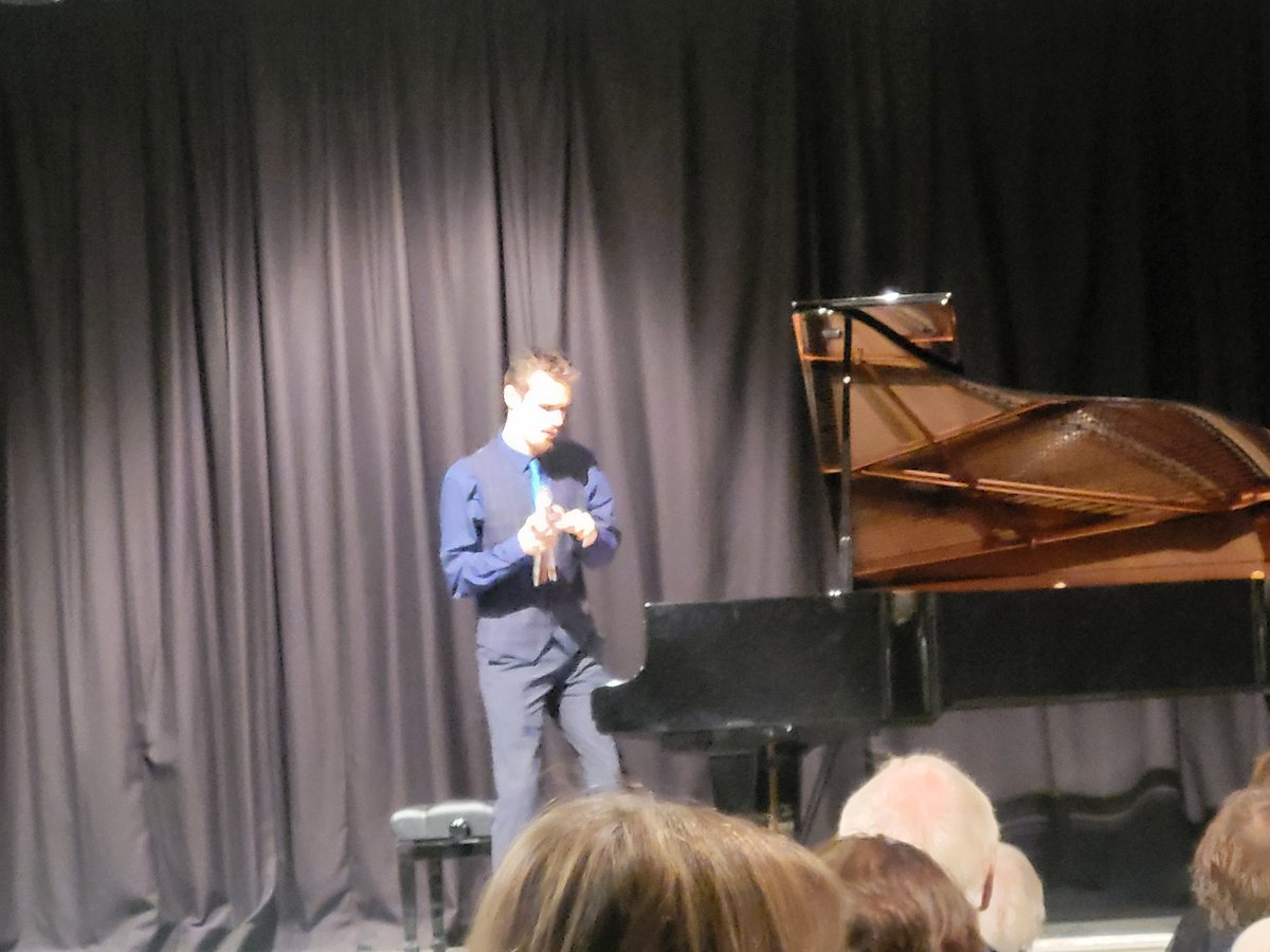 LibDemSally's tweet image. What a fabulous way to end another busy week. Astounded at the talent of @EthanDavidLoch and as always HUGE thanks to the @LingowArtsGuild for bringing him to our incredible town! #Linlithgow