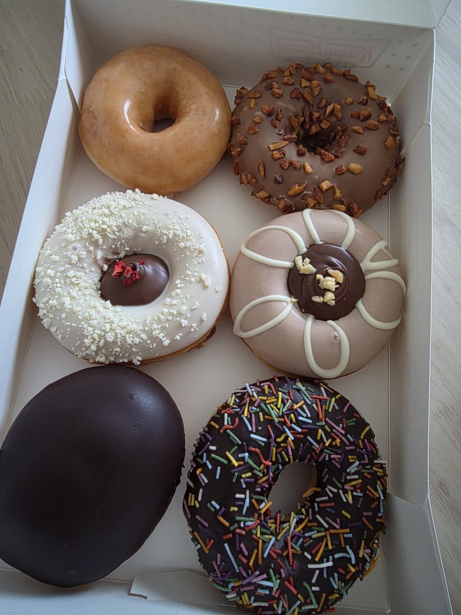 朝ジム2/土日🏃‍♂️
秋晴れな土日。タイヤ交換🛞もうしちゃおうかな…。

次は三連休。#TresPatatas 取材もあり、二ヶ月後の15周年記念コンサートに向け、本格始動です❗

CDのデザイン周りがまだですが…💦
久しぶりにクリスピー・クリーム🍩