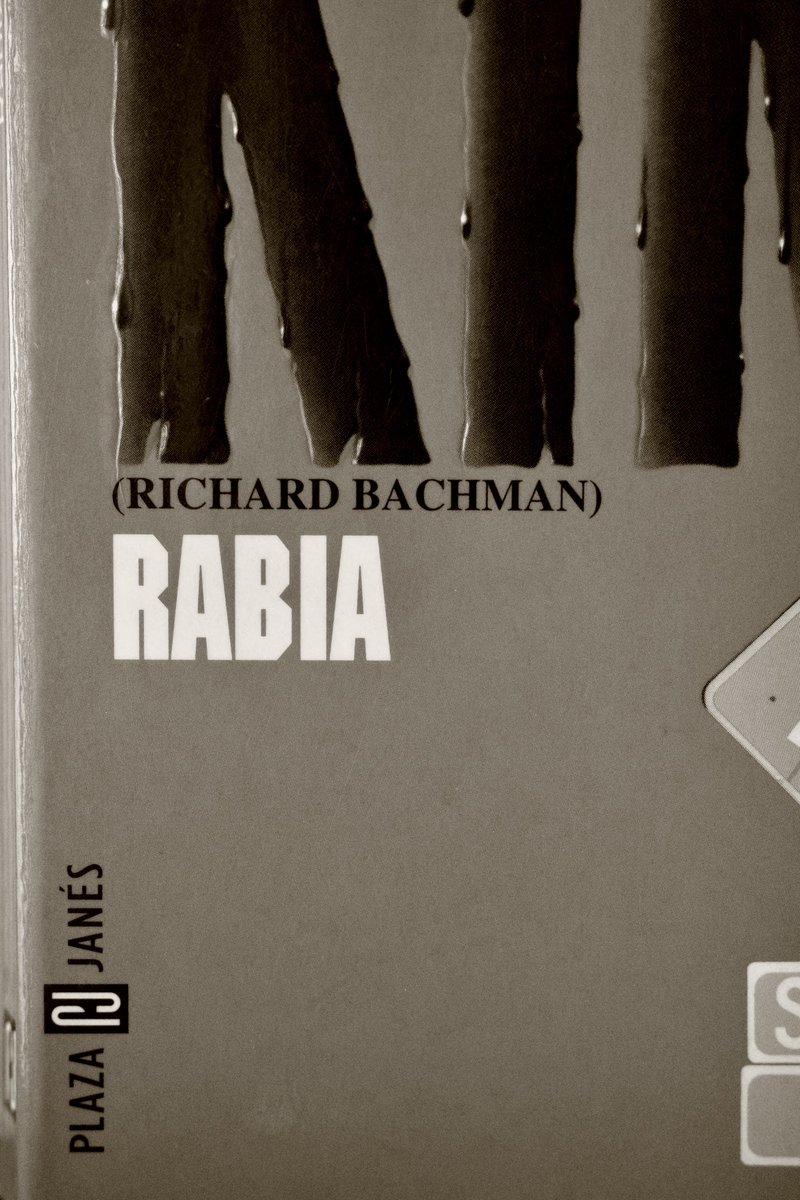 Rincones de mi biblioteca en sepia