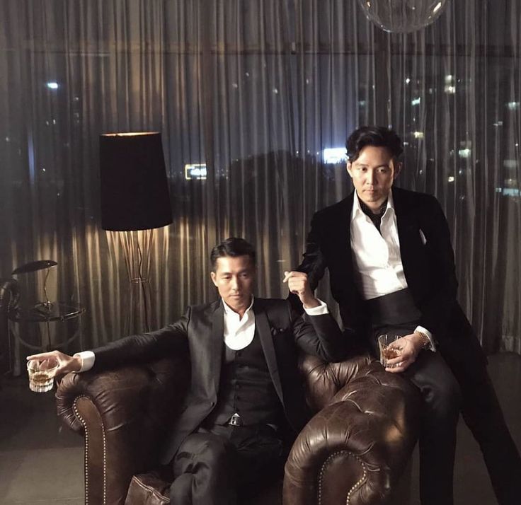 arckross's tweet image. why is ljj kind of a prize wife here?