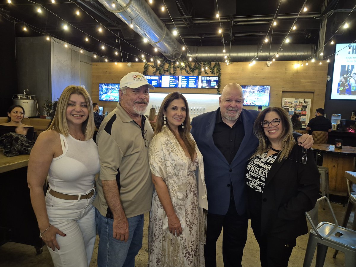 OutOfFoster's tweet photo. #AboutLastNight at @TheTankBrewing with the fantastic @2morrows_miami in support of the New Beginning Essentials project, housewarming kits for Miami's young adults transitioning out of foster care and into independent living.

#leadershipmiami47 @MiamiChamber @leadershipmiami #FosterCare #housing #educationmatters #independentlife