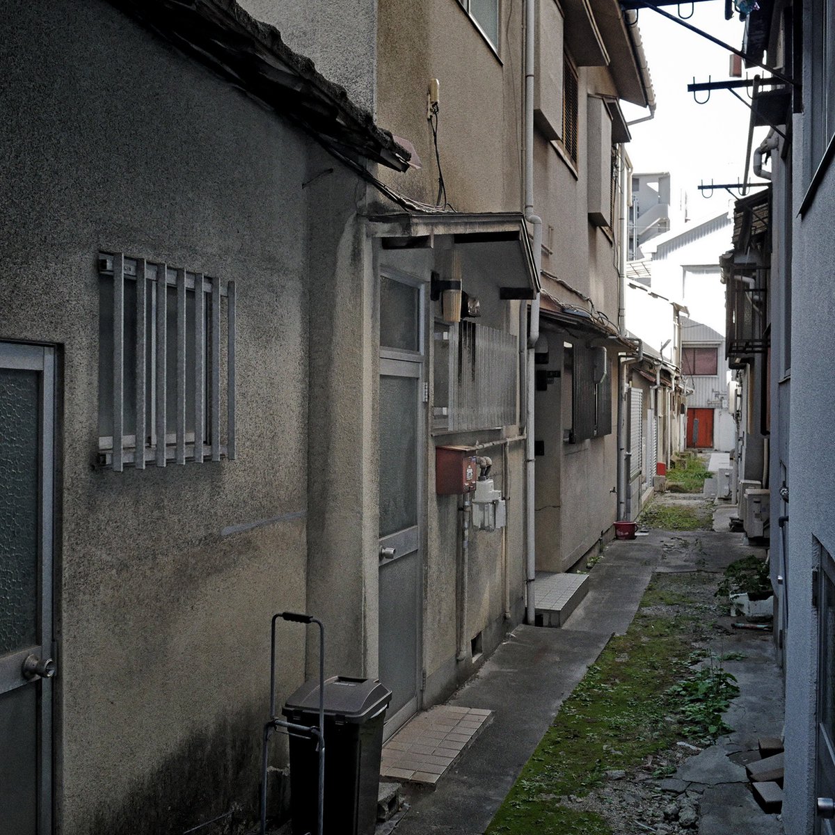 昨日は鴫野の第二寝屋川沿いに時間が止まった場所を発見、誰かが住んで