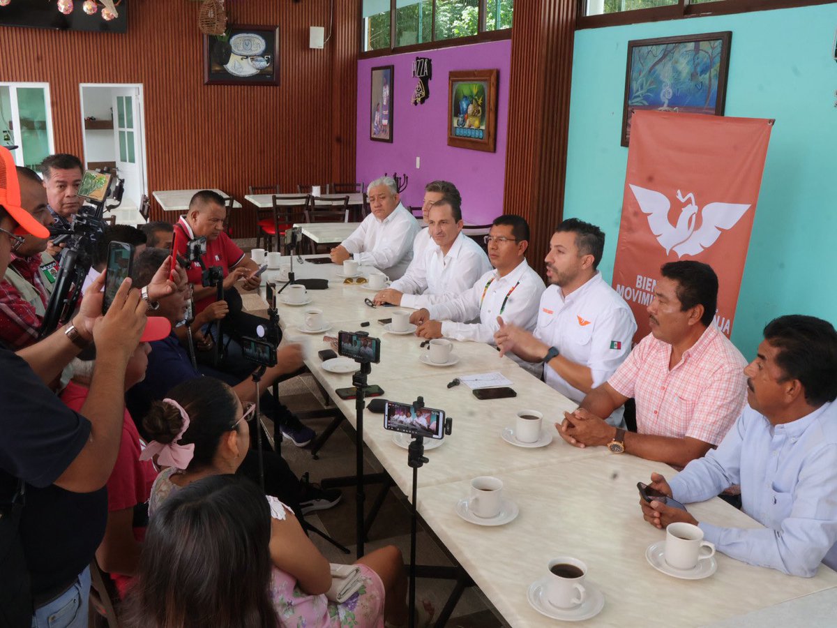 DanielGOaxaca's tweet photo. Conferencia de prensa desde Santa Cruz #Huatulco, para anunciar el inicio de una nueva era en la construcción de la Alternativa de Oaxaca.
@MovCiudadanoMX
@MovCiudadanoOax
@AlbertoSosaMx
@AlexPalmaF
#Daniel #Gutierrez #Oaxaca
#CODUC #MDN #MovimientoNaranja https://t.co/1nHz87L6vk