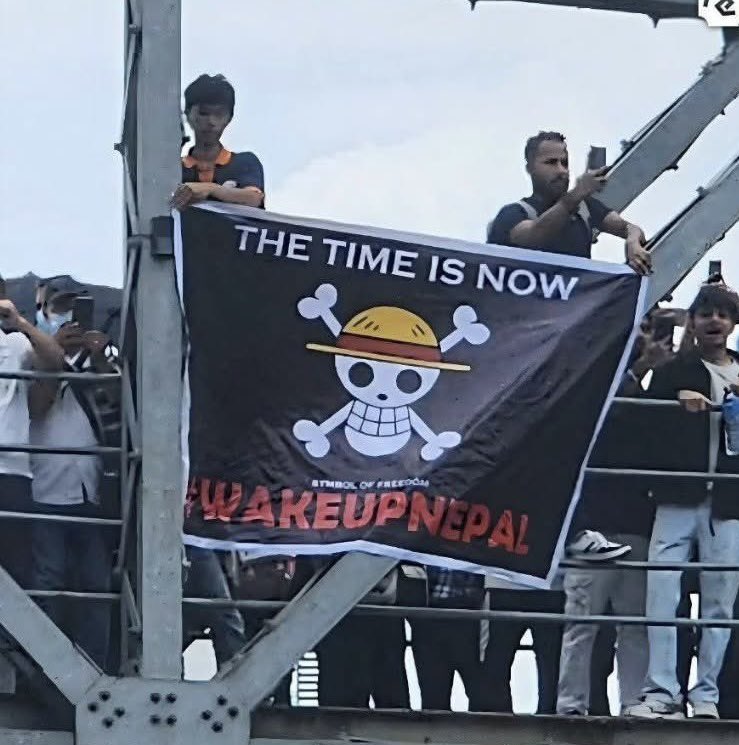 angeloinchina's tweet image. Protests in Mexico.
Check the flag they held today in Mexico City, versus colour revolution flags in Nepal and Indonesia. 

Just saying.