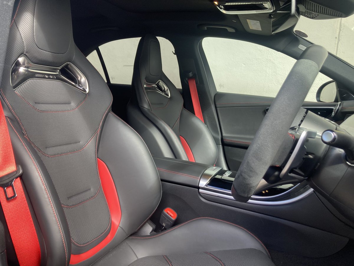 lecturemore's tweet image. ブルーラウンジの皆様、おはようございます。現在、ブラックフライデー期間中の（株）カーベルのCMが、ファミリーマート店内で流れていますので、ぜひご覧いただければ幸いです。

そして、弟の（株）カーベル代表取締役社長兼、全日本プロレスラー、カーベル伊藤のベンツを売却いたします。

🙋‍♀️AMG…