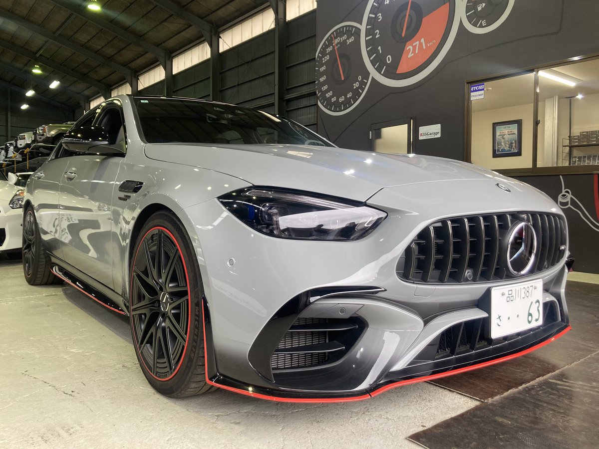 lecturemore's tweet image. ブルーラウンジの皆様、おはようございます。現在、ブラックフライデー期間中の（株）カーベルのCMが、ファミリーマート店内で流れていますので、ぜひご覧いただければ幸いです。

そして、弟の（株）カーベル代表取締役社長兼、全日本プロレスラー、カーベル伊藤のベンツを売却いたします。

🙋‍♀️AMG…