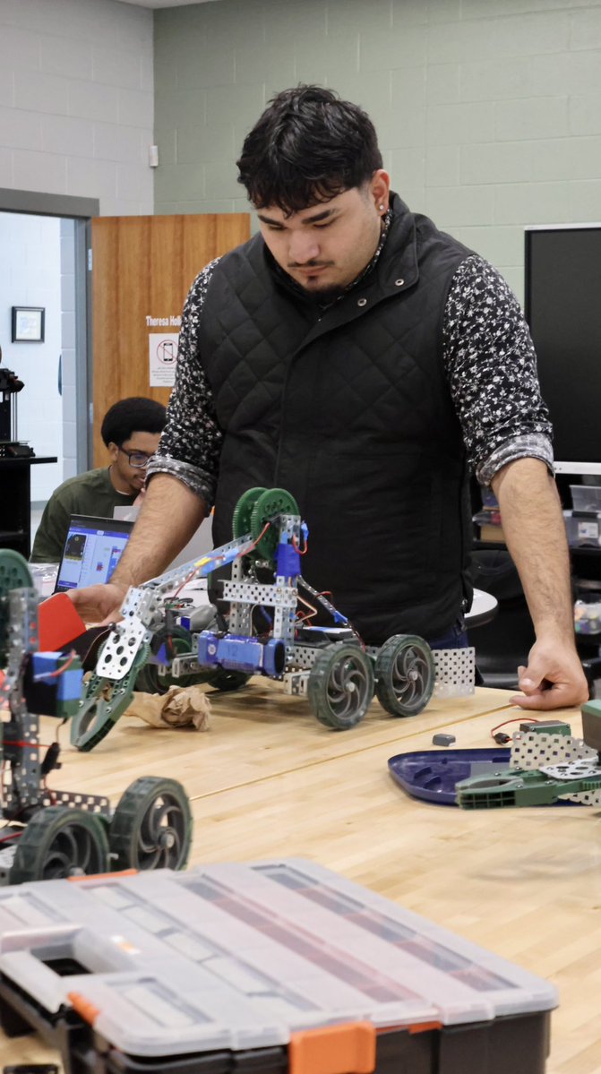 DCSeNews's tweet image. CTC-West&apos;s Engineer Camp was an inspiring experience, sparking enthusiasm and engagement among all attendees and instructors! @CareerTechWest 
#TeamDCS #BeTheStandard