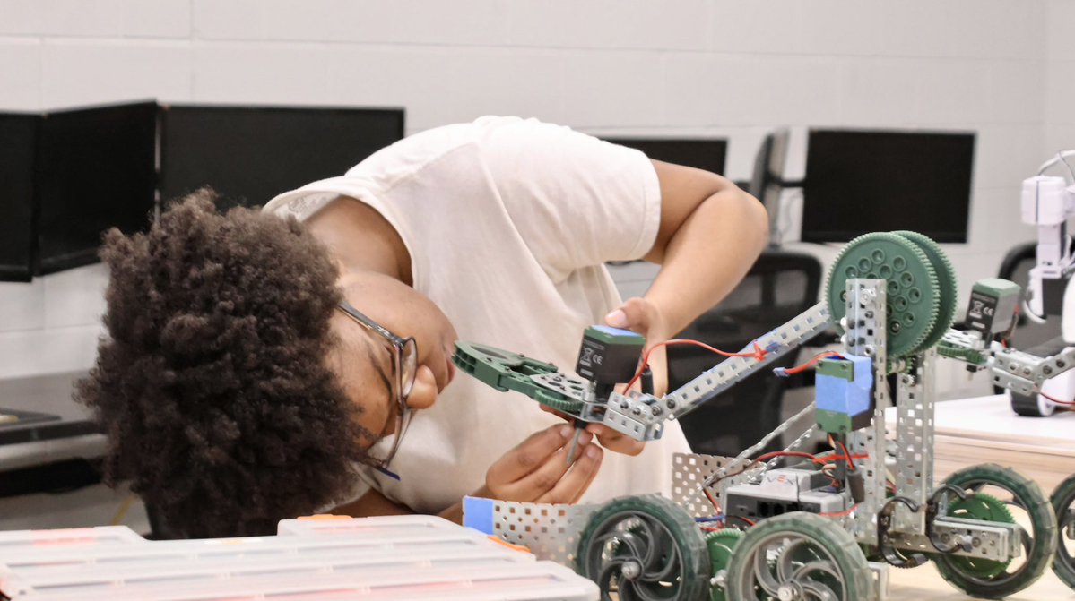 DCSeNews's tweet image. CTC-West&apos;s Engineer Camp was an inspiring experience, sparking enthusiasm and engagement among all attendees and instructors! @CareerTechWest 
#TeamDCS #BeTheStandard