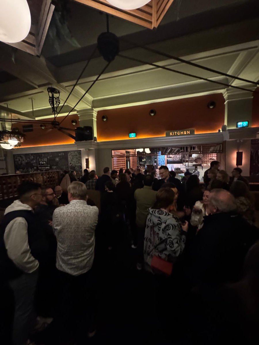 HMcPhersonNDP's tweet image. Great to see so many New Democrats in Victoria last night! Thank you all for coming out.