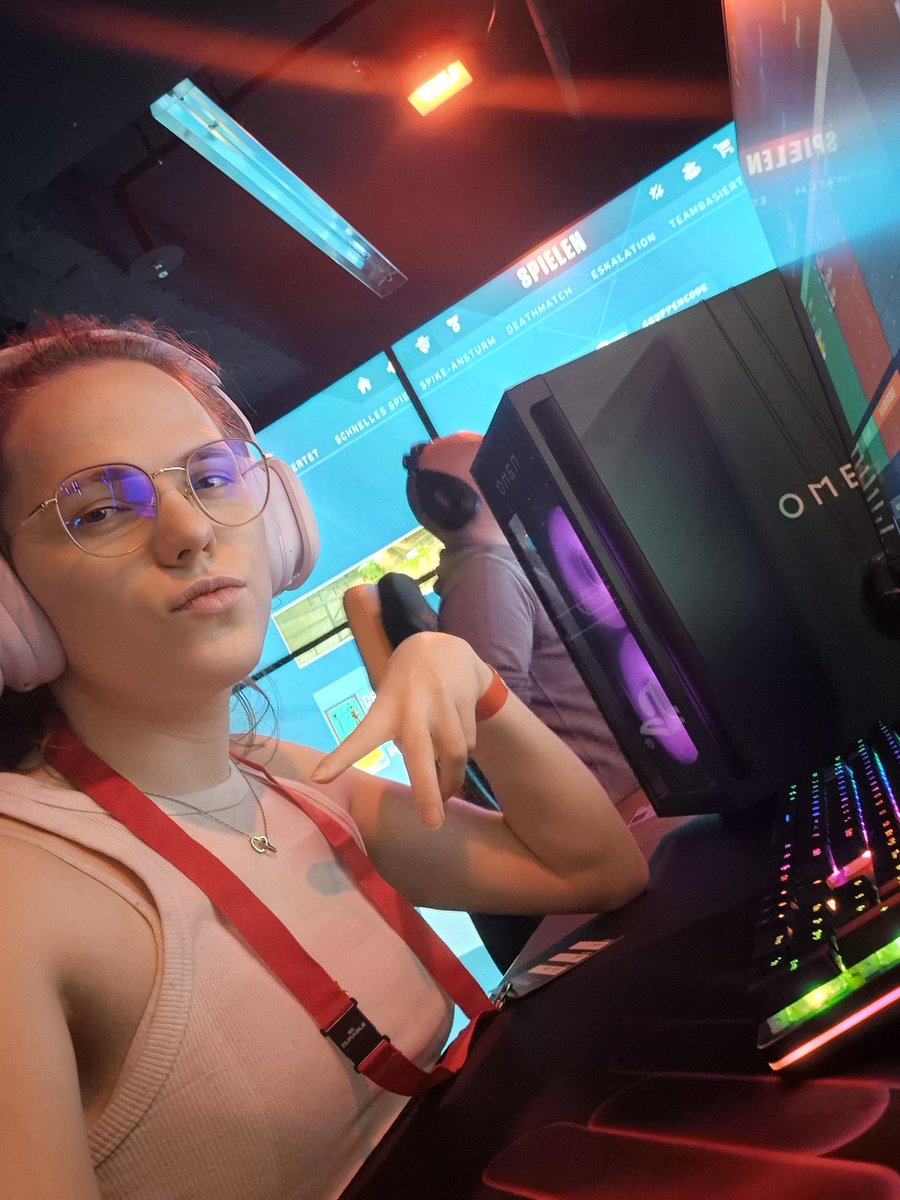 DB Lan 2vs2 Skirmish Turnier mit <a href="/Beluga_VAL/">BelugaVAL</a> gewonnen 

Als Preis gabs ne <a href="/LogitechGDE/">Logitech G DE 🇩🇪 🇦🇹 🇨🇭</a> G309 Lightspeed