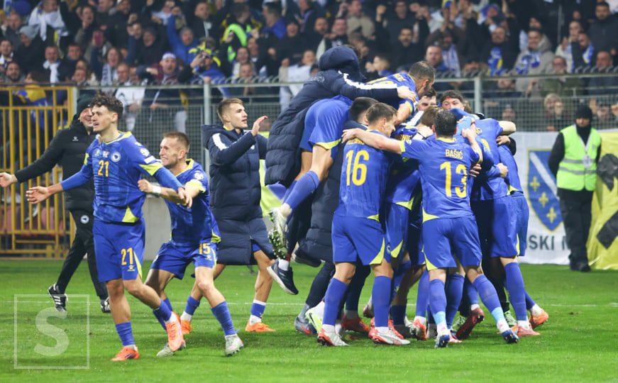 dijalekticar's tweet image. Dobri moji,

večeras je Bilino Polje bilo sve ono što Bosna i Hercegovina jeste kad se ne boji sebe: buntovna, tvrdoglava, emotivna i punog srca. Večeras su naši Zmajevi – ti najbolji među nama – preokrenuli protiv Rumunije, okrenuli vlastitu nervozu i uzeli ono što im pripada:…