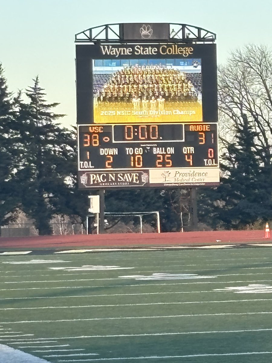 COACHMCLAU's tweet image. This is staying on all night! #WreckEm